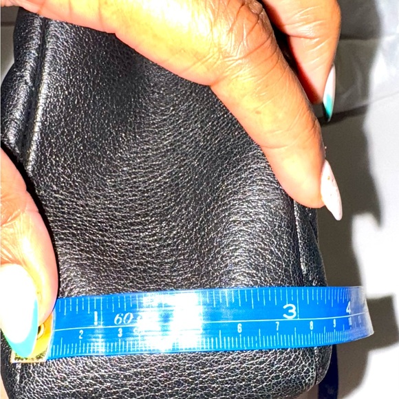 YSL SAINT LAURENT COLLEGE LARGE CHAIN QUILTED TEXTURED-LEATHER SHOULDER BAG - Picture 12 of 15